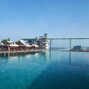Sofiana My Khe & Spa- Rooftop Pool Bar Дананг